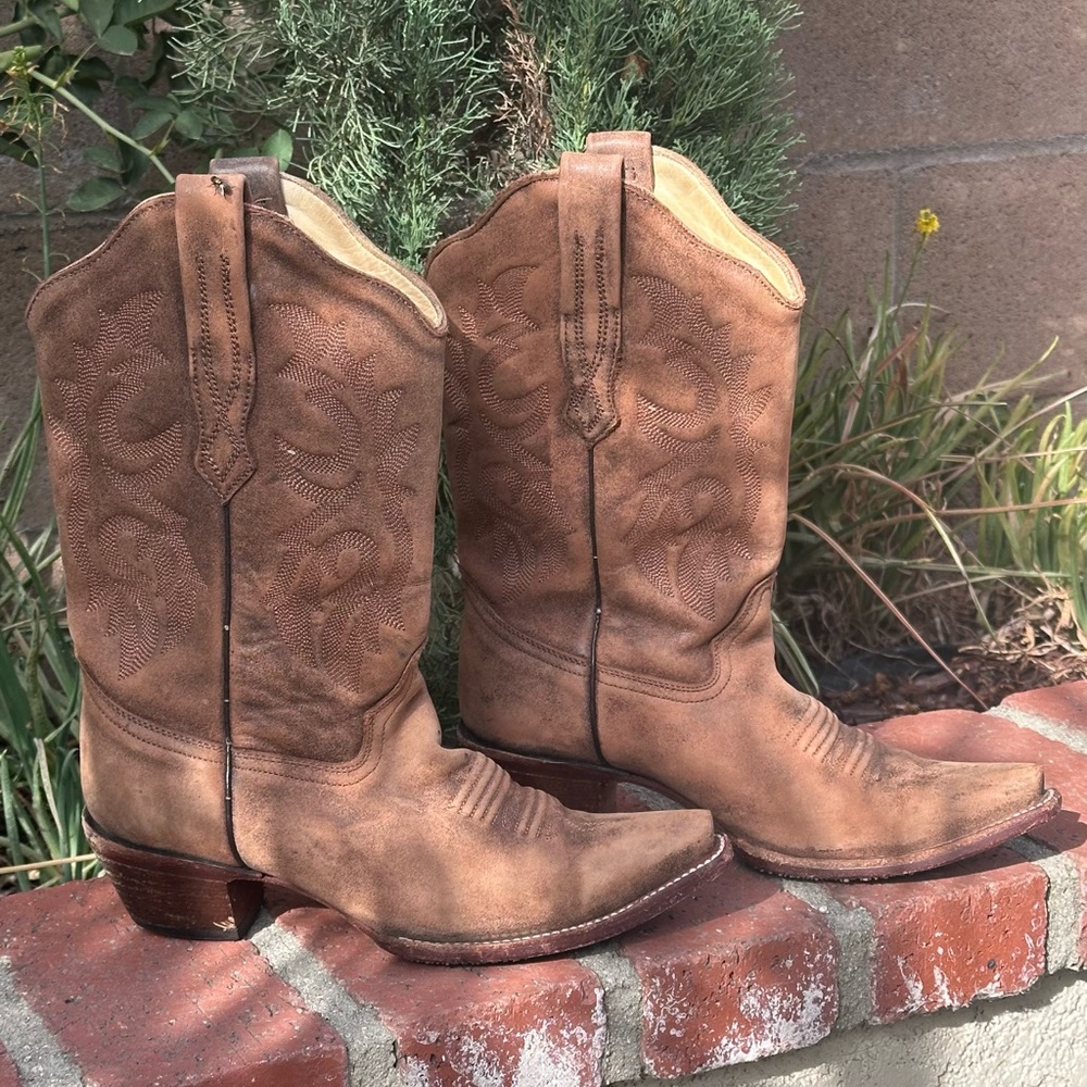 Corral Women’s Size 7 M Distressed Tan Suede Western Cowboy Boots